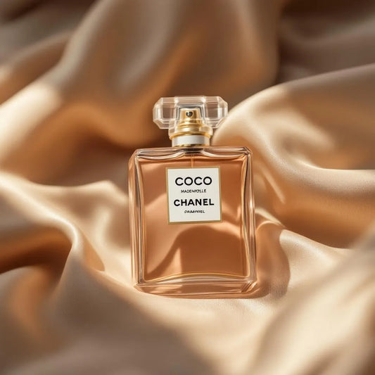 Flacon Coco Mademoiselle Chanel sur fond neutre